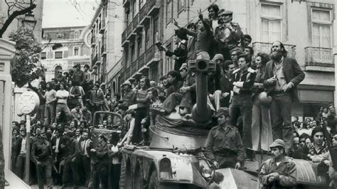 1974|Revolução dos Cravos: causas e consequências。